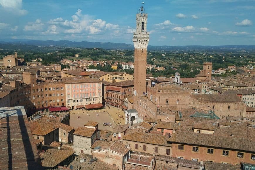 Tuscany Travel Guide, Siena historic center and Piazza del Campo square