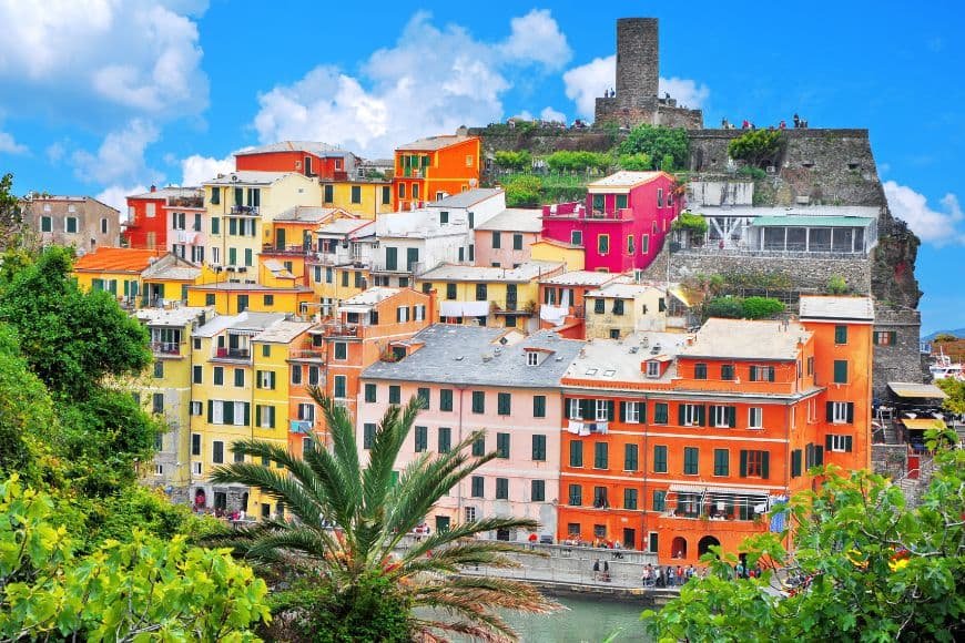 2 Days in Cinque Terre, Vernazza colorful houses in Cinque Terre