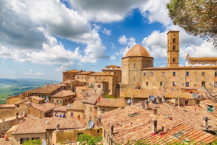 Tuscany Travel Guide, Volterra medieval streets and stone buildings
