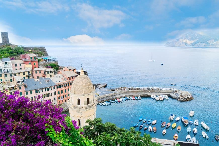 Cinque Terre Travel Guide, boats along the Cinque Terre coastline