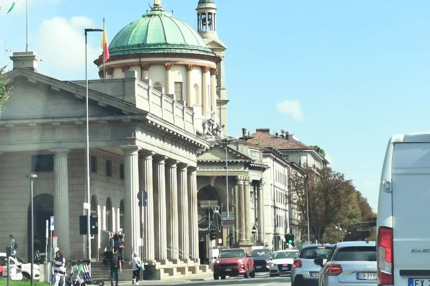 Is it hard to drive in Italy as a tourist, Driving in Bergamo City Traffic Italy