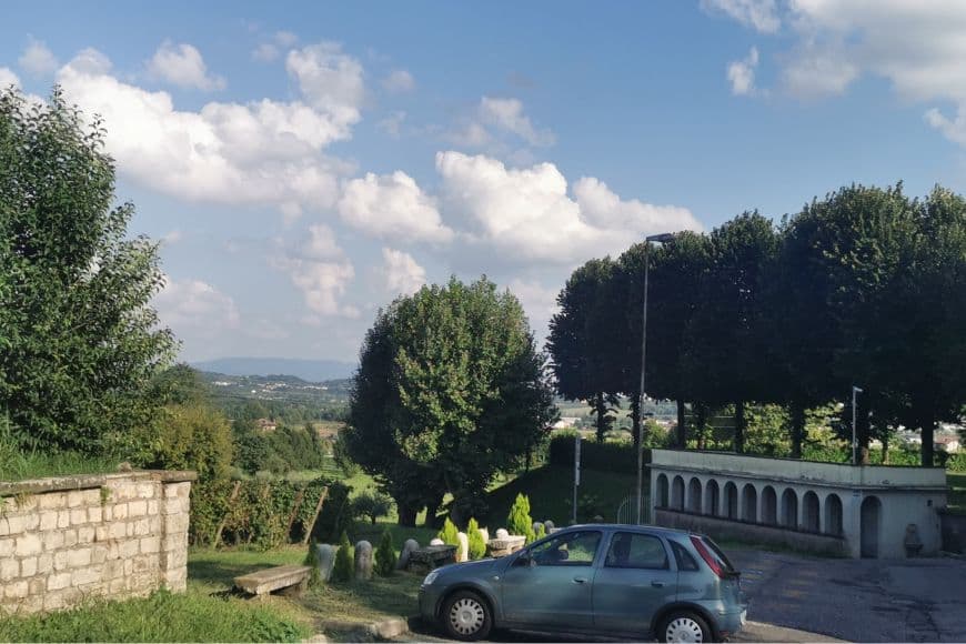 Parking in Italy For Tourists, Free easy parking in Italy countryside