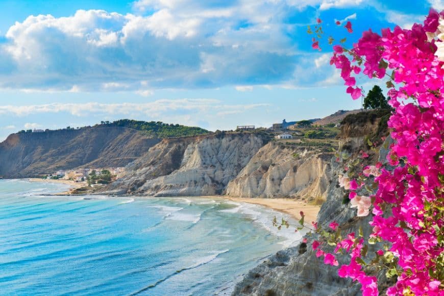 Sicily Travel Guide, Scala Dei Turchi White Cliffs in Sicily