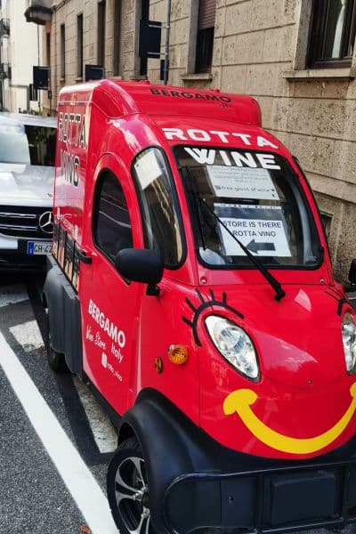 Parking in Italy For Tourists, White line free parking in Italy