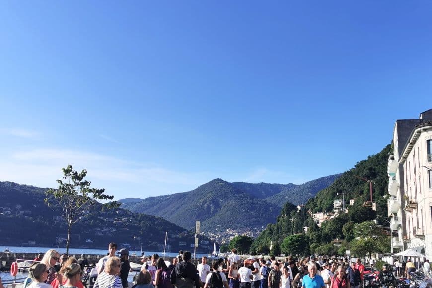 Is Lake Como Worth Visiting, Crowded Como streets during peak travel season