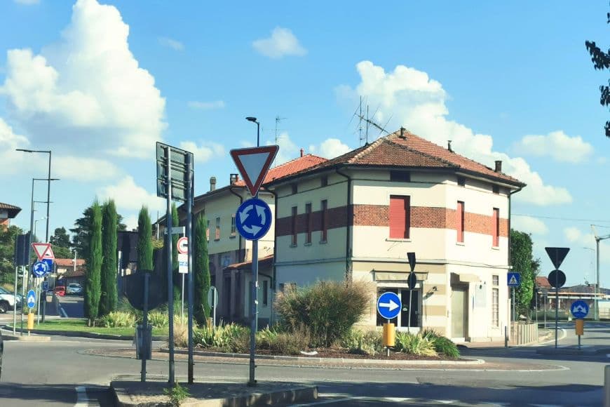 Italy to Spain by Car, Road Signs in Italy