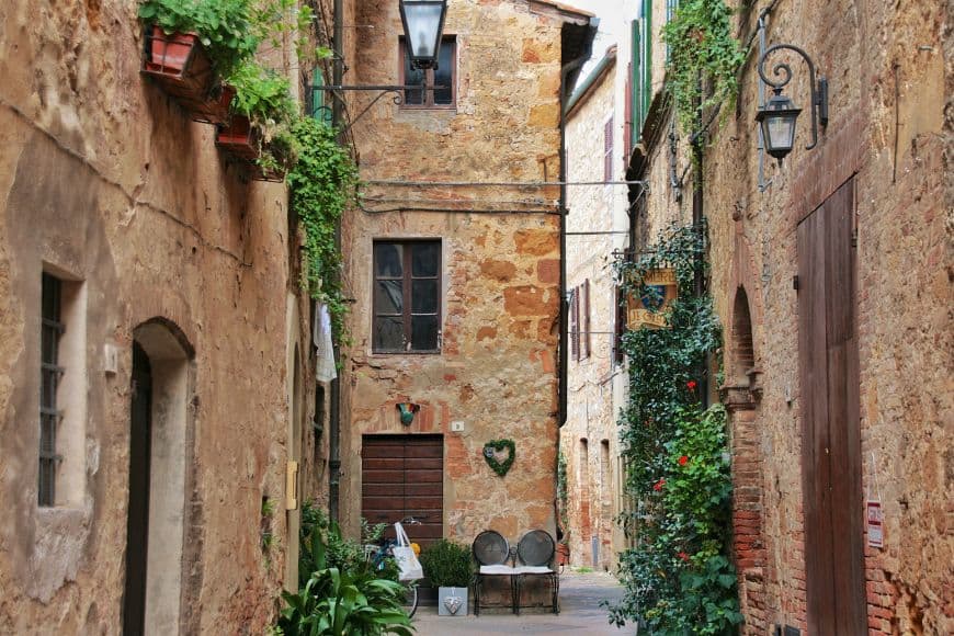 Small Towns in Italy to Visit, Historic streets of Pienza in the Val dOrcia, Tuscany