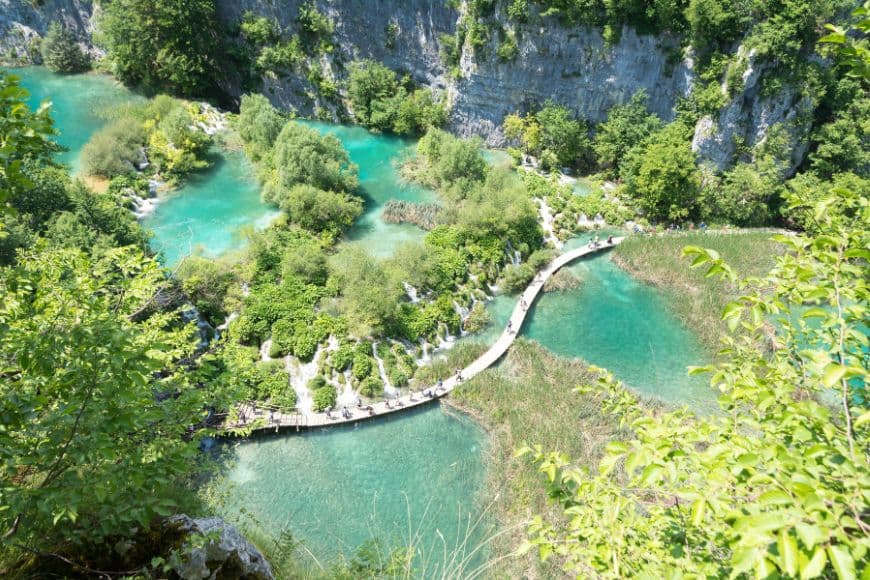 Croatia Travel Guide, Waterfalls and turquoise lakes in Plitvice Lakes National Park