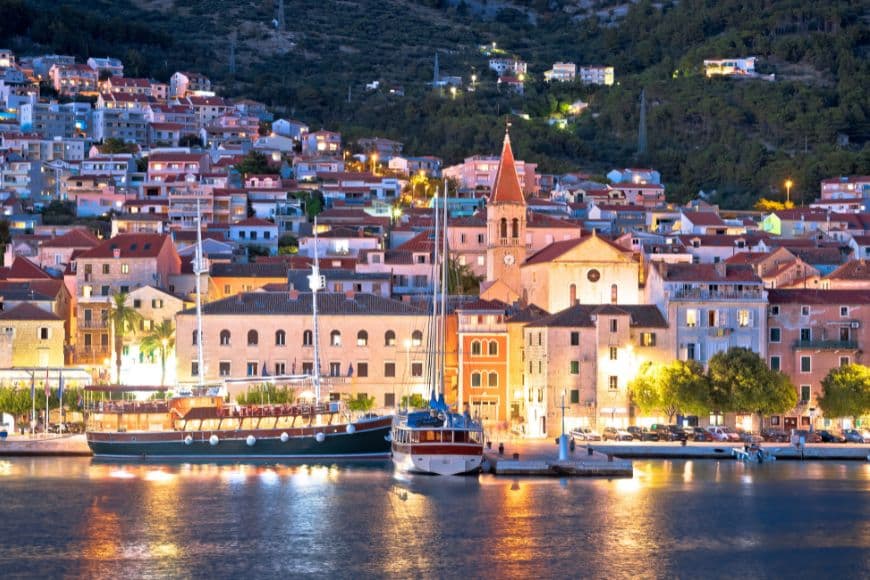 Makarska waterfront and turquoise sea beneath the Biokovo Mountains, Day Trips From Split
